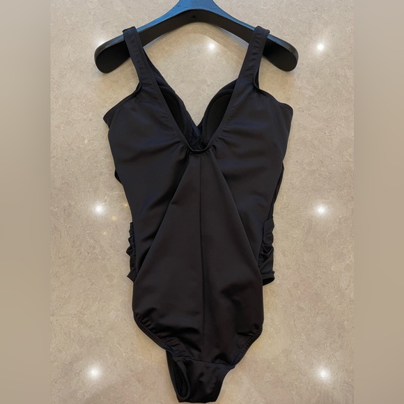 NEW MIRACLESUIT Crossover With Mesh One Piece Swimsuit in Black Size 10 - Picture 9 of 11